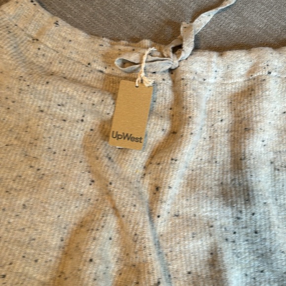 NWT UpWest Women's Beige Knit Shorts - Picture 3 of 6